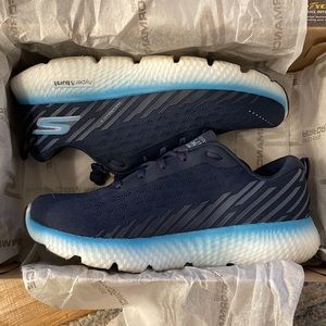 Skechers GO RUN MaxRoad 5 women’s running shoes 8.5